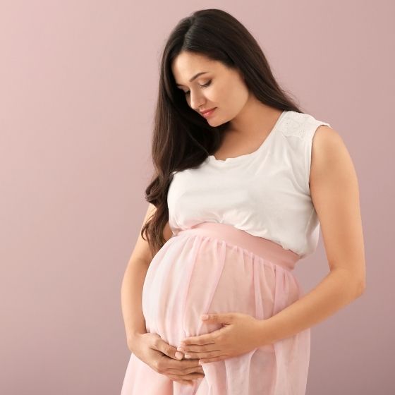 Kinderwunsch Webinar Dein Baby 2026. Wie du jetzt deine Fruchtbarkeit unterstützen kannst. Schwangere Frau.