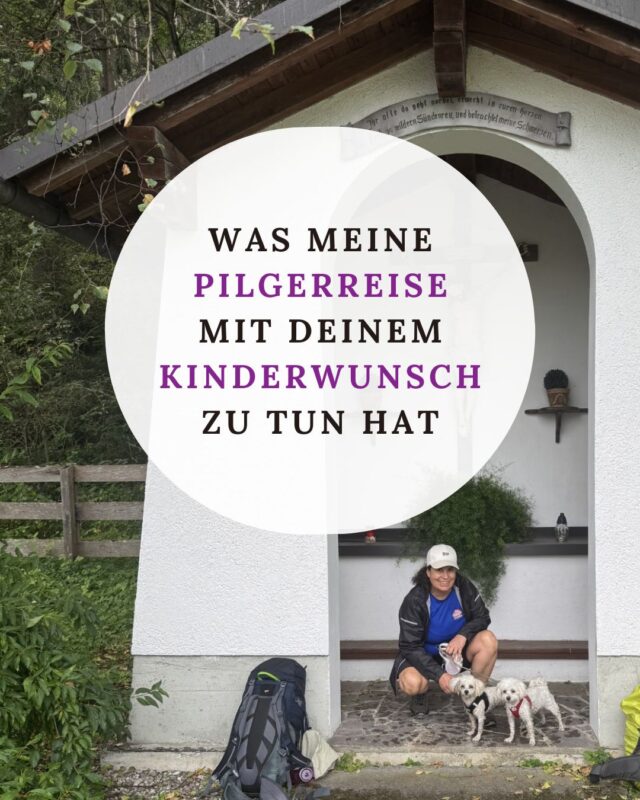 Ich hatte mich so sehr darauf gefreut:
11 Tage am österreichischen Jakobsweg.
Natur, Ruhe, Abschalten.  Doch nach nur 3 Tagen musste ich abbrechen.
Meine Hündin Nala wurde plötzlich krank. Später stellte sich heraus: Blutvergiftung.
Zum Glück geht es ihr inzwischen wieder gut. ❤  Dennoch war da diese Enttäuschung...
So sehr vorbereitet, so voller Freude und plötzlich alles anders.  Kennst du dieses Gefühl von deinem Kinderwunschweg?
Du gibst dein Bestes, machst alles "richtig" ... und dann kommt doch ein Rückschlag.  Aber: ein Abbruch bedeutet nicht das Ende.
Es kann auch ein neuer Anfang sein. ❤  👉 Genau darum geht es in meinem neuen Webinar:  "Neue Hoffnung für deinen Kinderwunsch. Wie du jetzt deine Chance erhöhen kannst."  📆 Dienstag, 2. September
⏰19:00 Uhr
📍  Online via Zoom
💶 0,- €  Melde dich jetzt an und hol dir neue Zuversicht:
Link in Bio 🔝 oder kommentiere mit "Webinar" und ich schicke dir den Link direkt zu.  Ich freue mich auf dich!  #kinderwunsch #kiwu #hoffnung #webinar #jakobsweg #kiwu #kinderwunschcoaching #kiwuverbindet